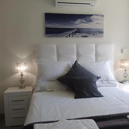 Lovely 5-bed 10 Minutes From Puerto Banus Marbella