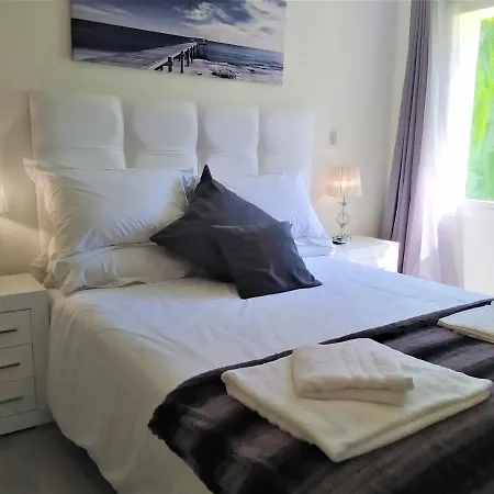 Lovely 5-bed 10 Minutes From Puerto Banus Marbella