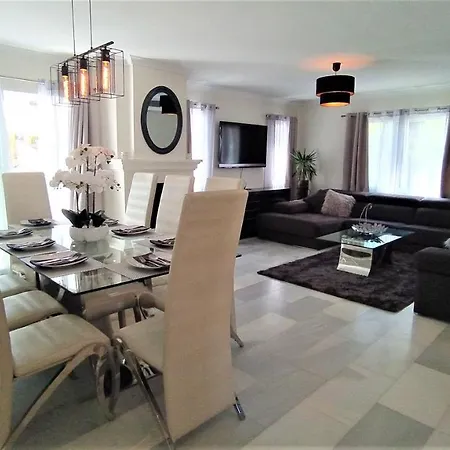 Villa Lovely 5-bed 10 Minutes From Puerto Banus Marbella
