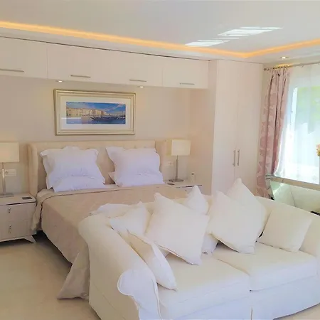 Lovely 5-bed 10 Minutes From Puerto Banus Marbella