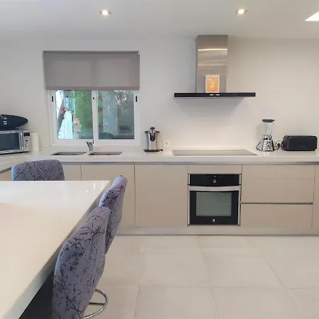 Villa Lovely 5-bed 10 Minutes From Puerto Banus *