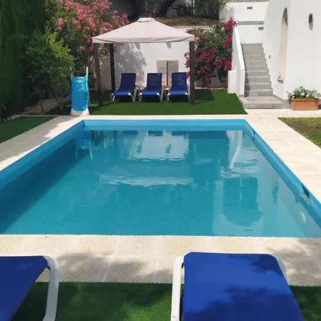 Lovely 5-bed 10 Minutes From Puerto Banus Marbella