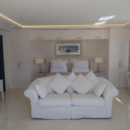Lovely 5-bed 10 Minutes From Puerto Banus Villa Marbella