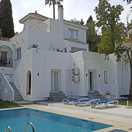 Lovely 5-bed 10 Minutes From Puerto Banus Marbella